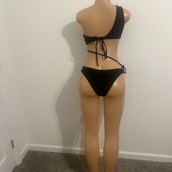 One-Shoulder Black Swimsuit - Picture 4 of 5